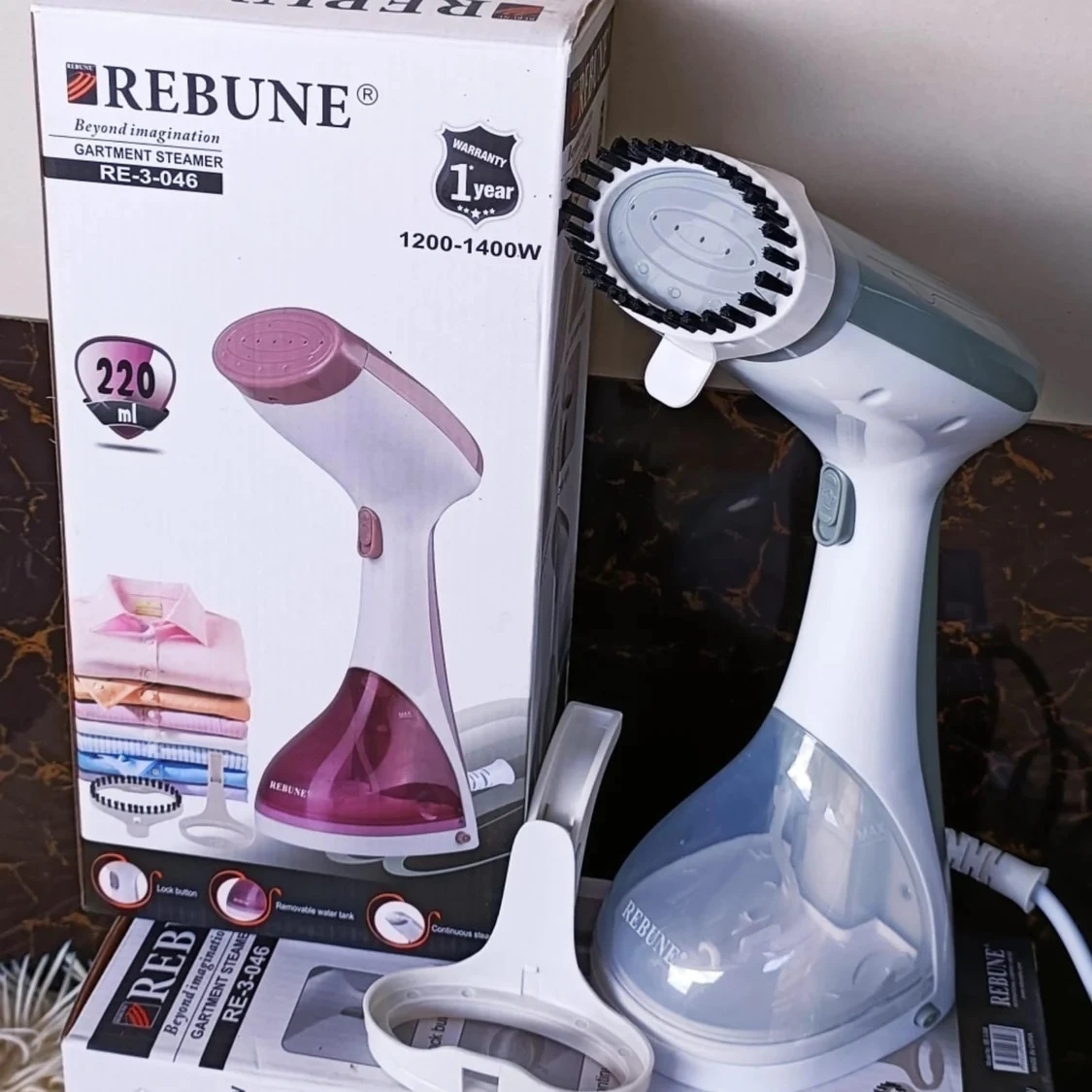 The Rebune Handheld Garment Steamer – Effortless Wrinkle-Free Elegance