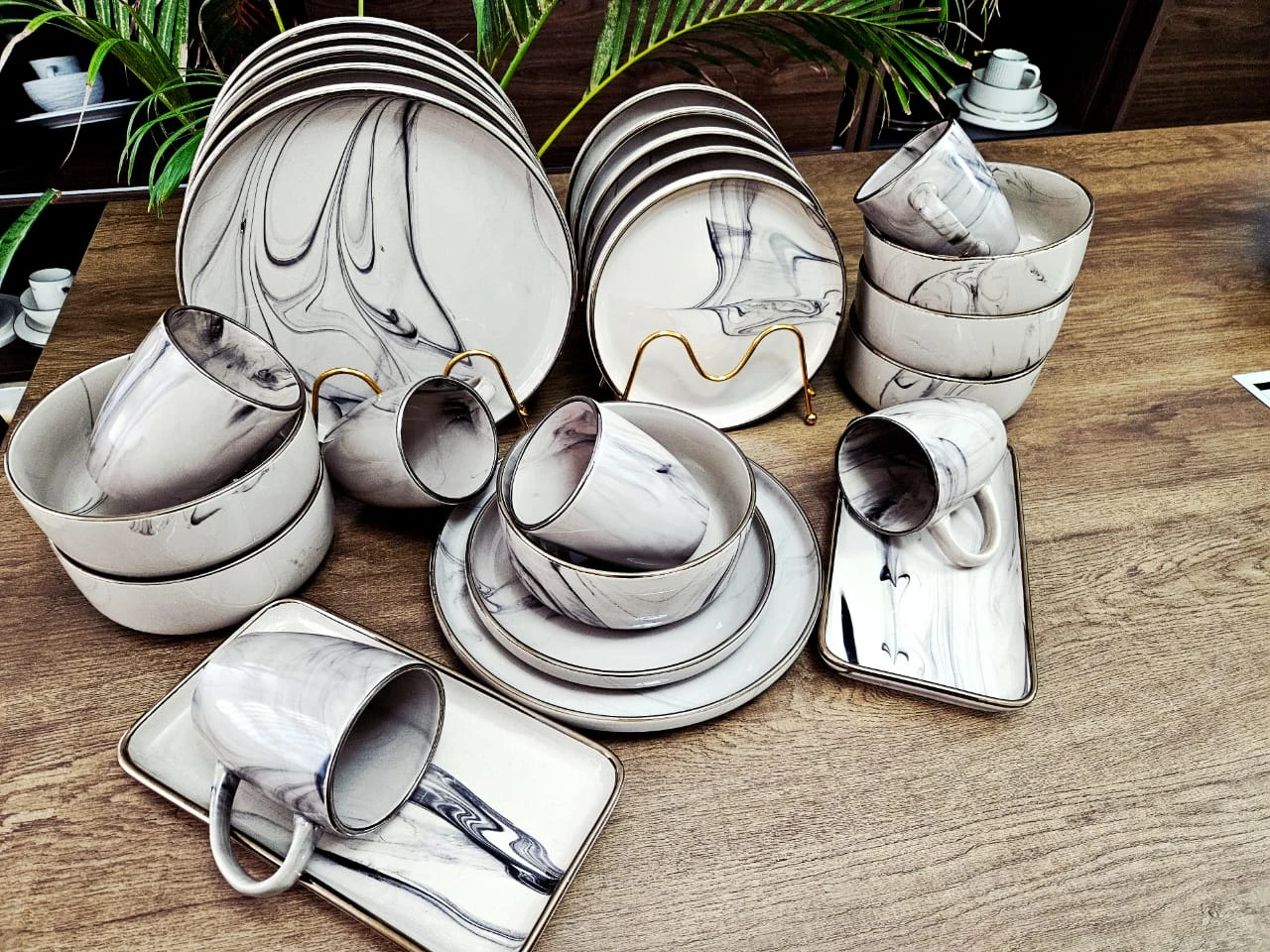 Contemporary Grace: 26-Piece Stylish Design Dinner Set